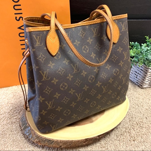 Louis Vuitton Neverfull MM Monogram Canvas Tote - Picture 12 of 13